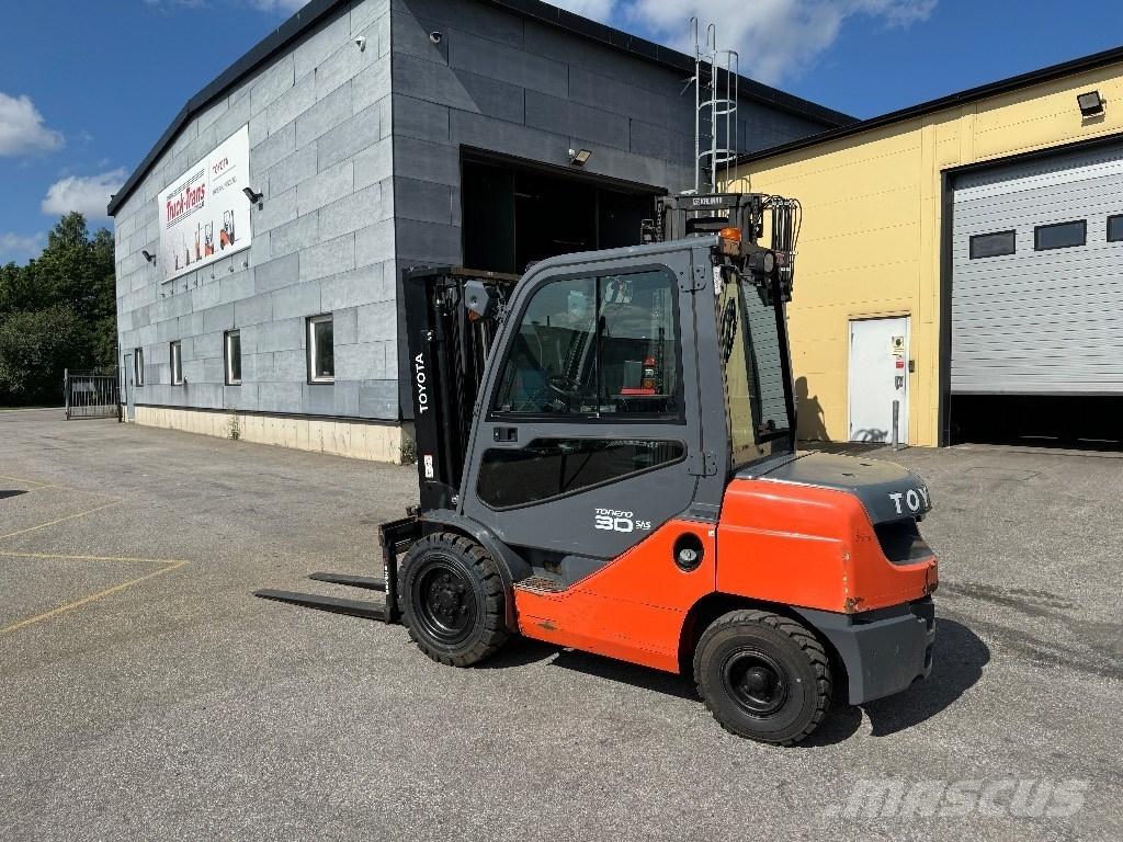 Toyota 02-8FDF30 Tehnika ar dīzeļa dzinēju