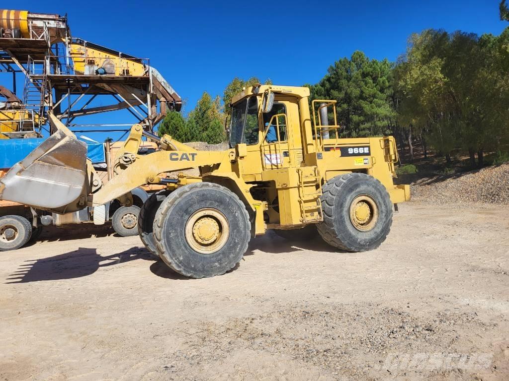 CAT 966E Iekrāvēji uz riteņiem