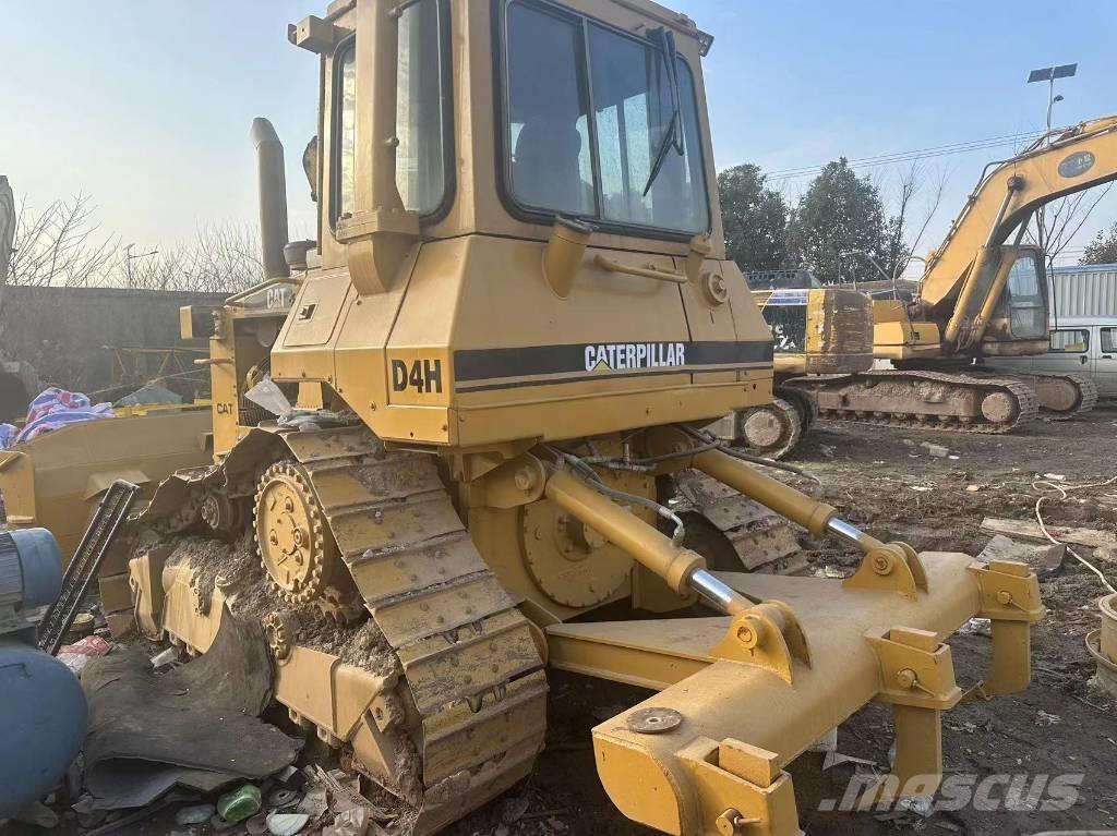CAT D4H Kāpurķēžu buldozeri