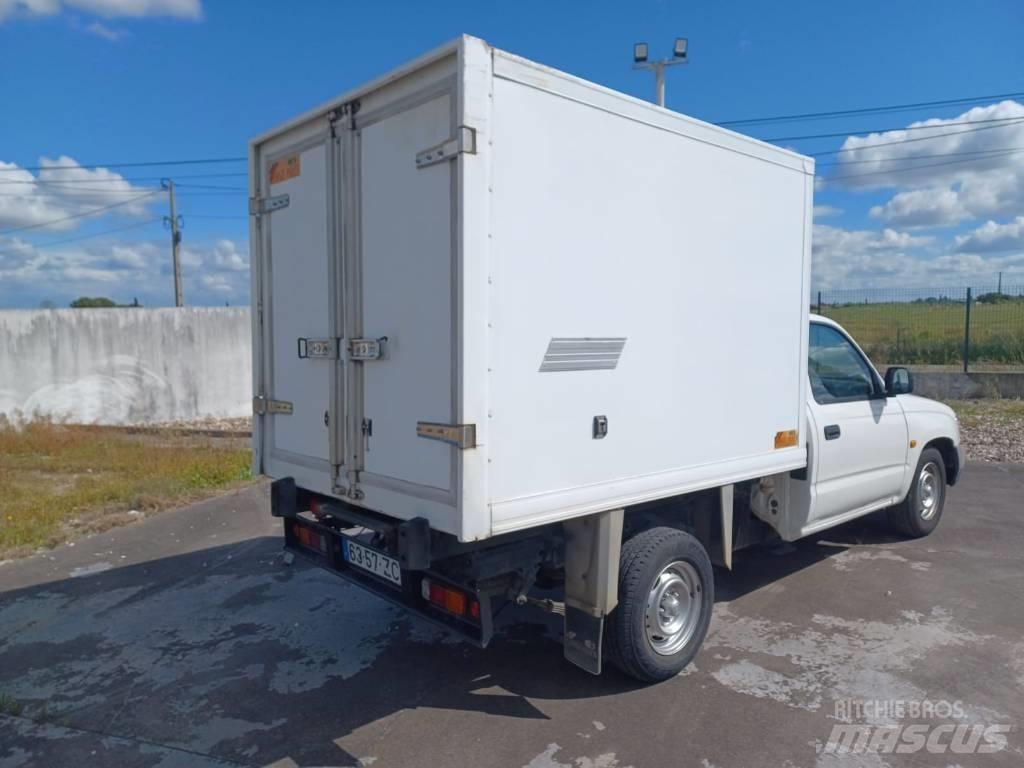 Toyota Hilux Vieglais kravas automobilis/izkraušana no sāniem