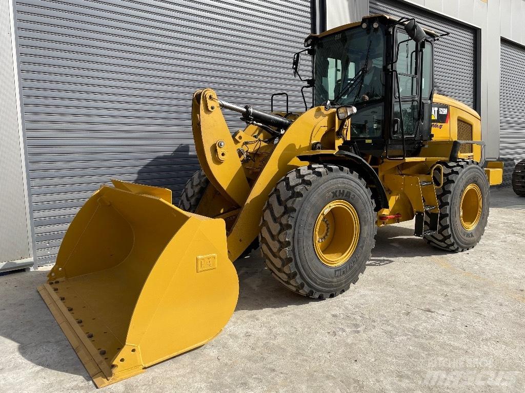 CAT 926M Iekrāvēji uz riteņiem