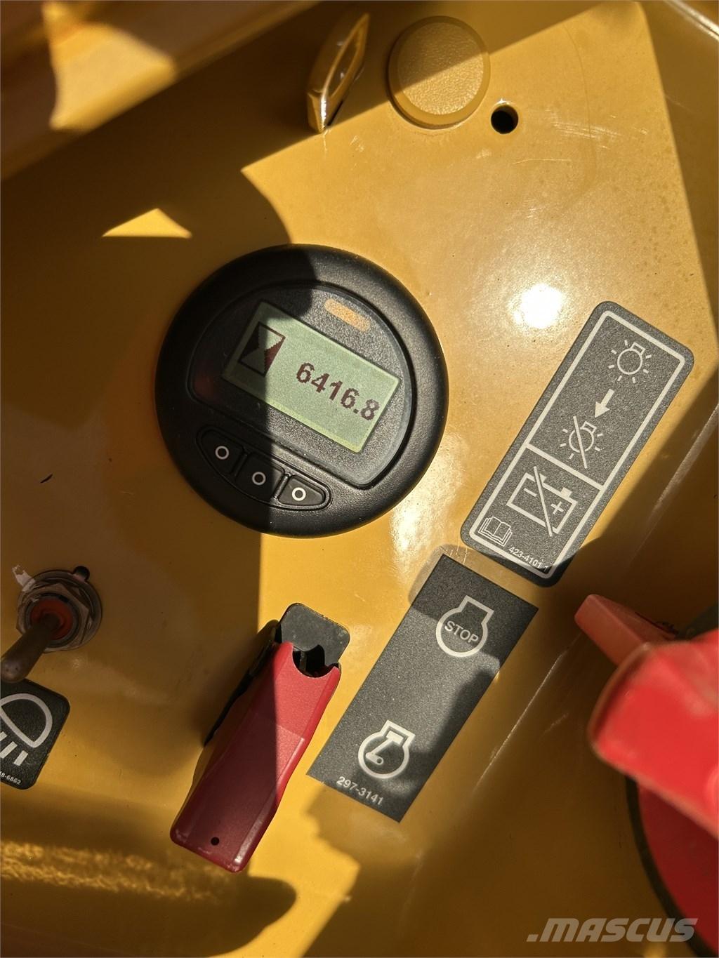 CAT D 5 LGP Kāpurķēžu buldozeri