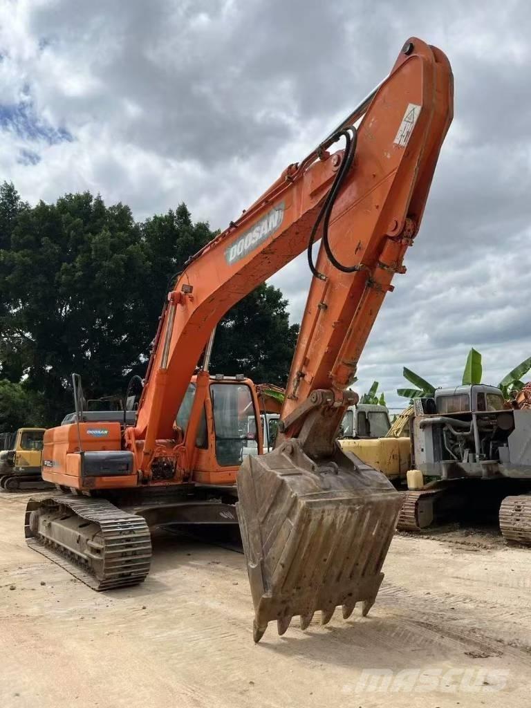 Doosan DX300LC Kāpurķēžu ekskavatori
