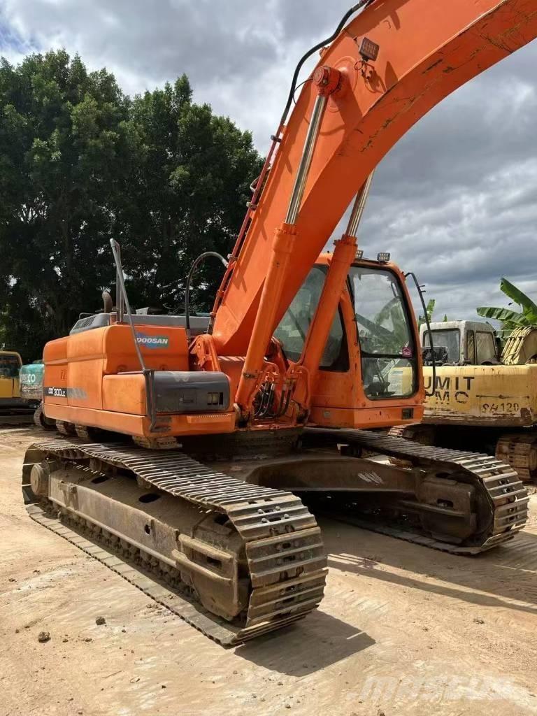 Doosan DX300LC Kāpurķēžu ekskavatori