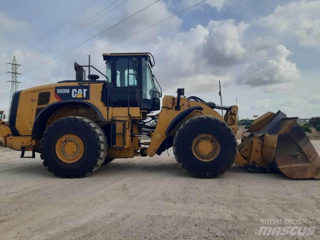 CAT 980M Iekrāvēji uz riteņiem