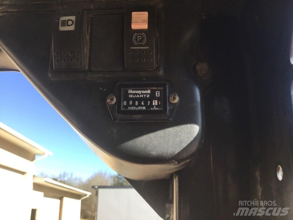 Takeuchi TS60V Lietoti riteņu kompaktiekrāvēji