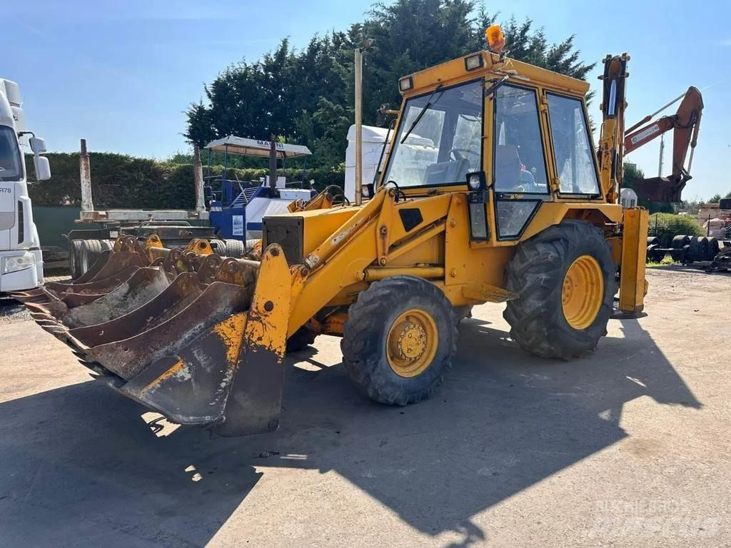 JCB 3CX 4x4 Ekskavatori-iekrāvēji