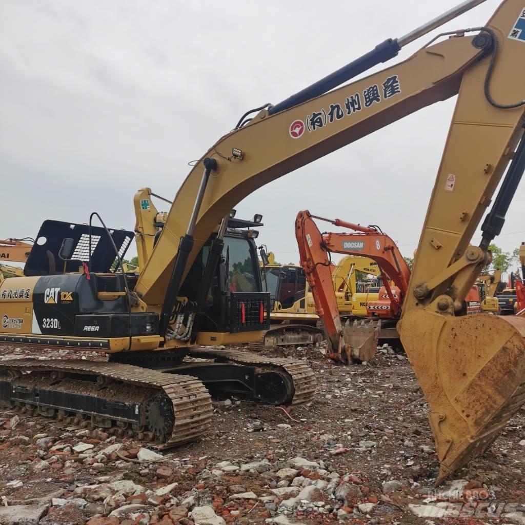 CAT 323DL Kāpurķēžu ekskavatori