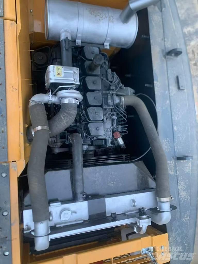 Hyundai R220LC-9S Kāpurķēžu ekskavatori