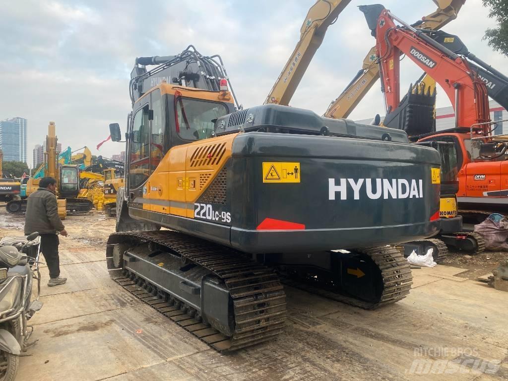 Hyundai R220LC-9S Kāpurķēžu ekskavatori
