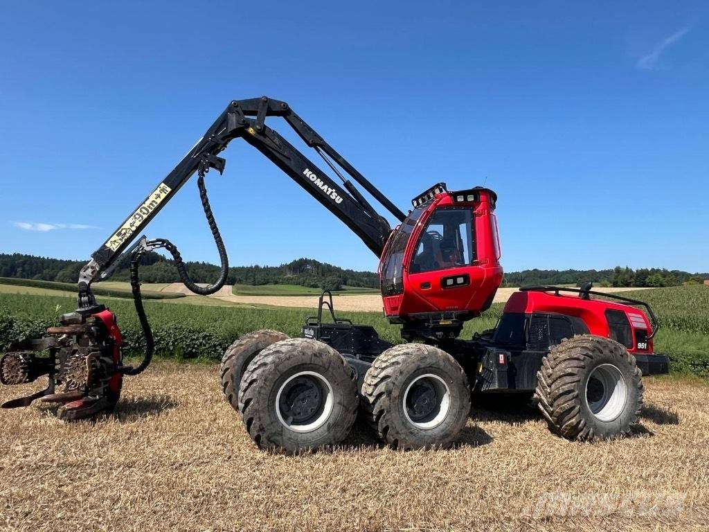 Komatsu 951 Harvesteri