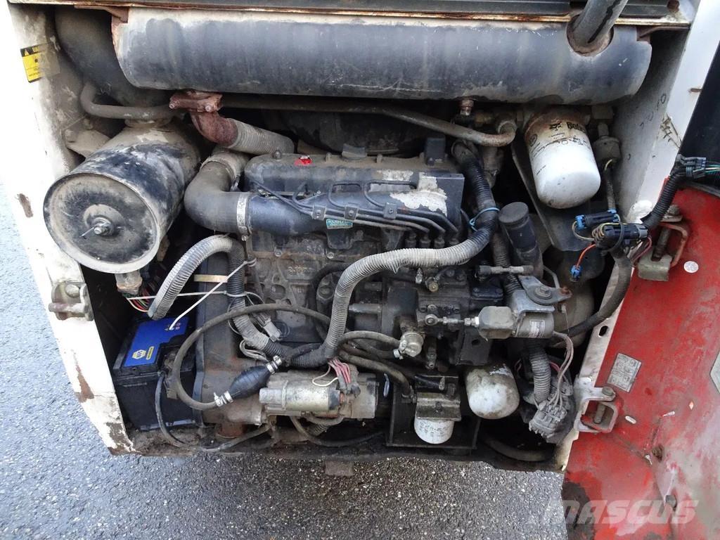 Bobcat 753 Lietoti riteņu kompaktiekrāvēji