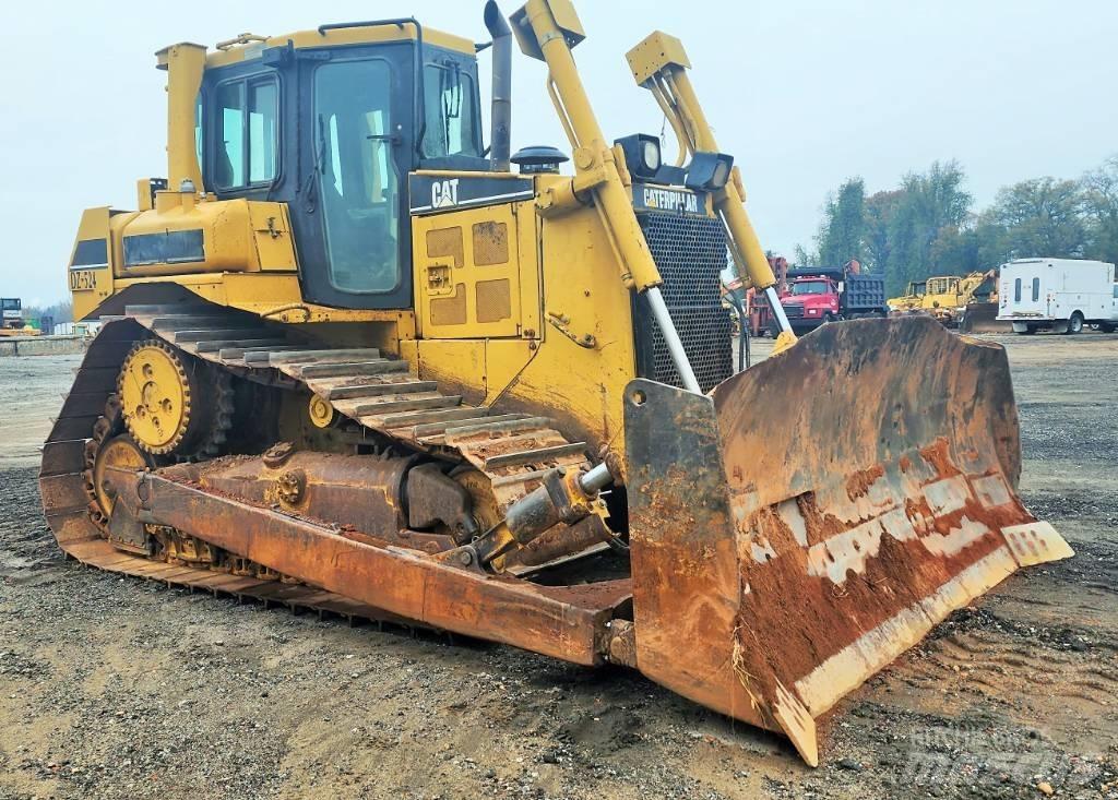 CAT D 6 R II Kāpurķēžu buldozeri