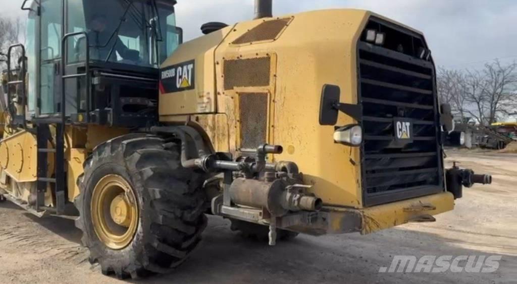 CAT RM 500 Asfalta savācējs