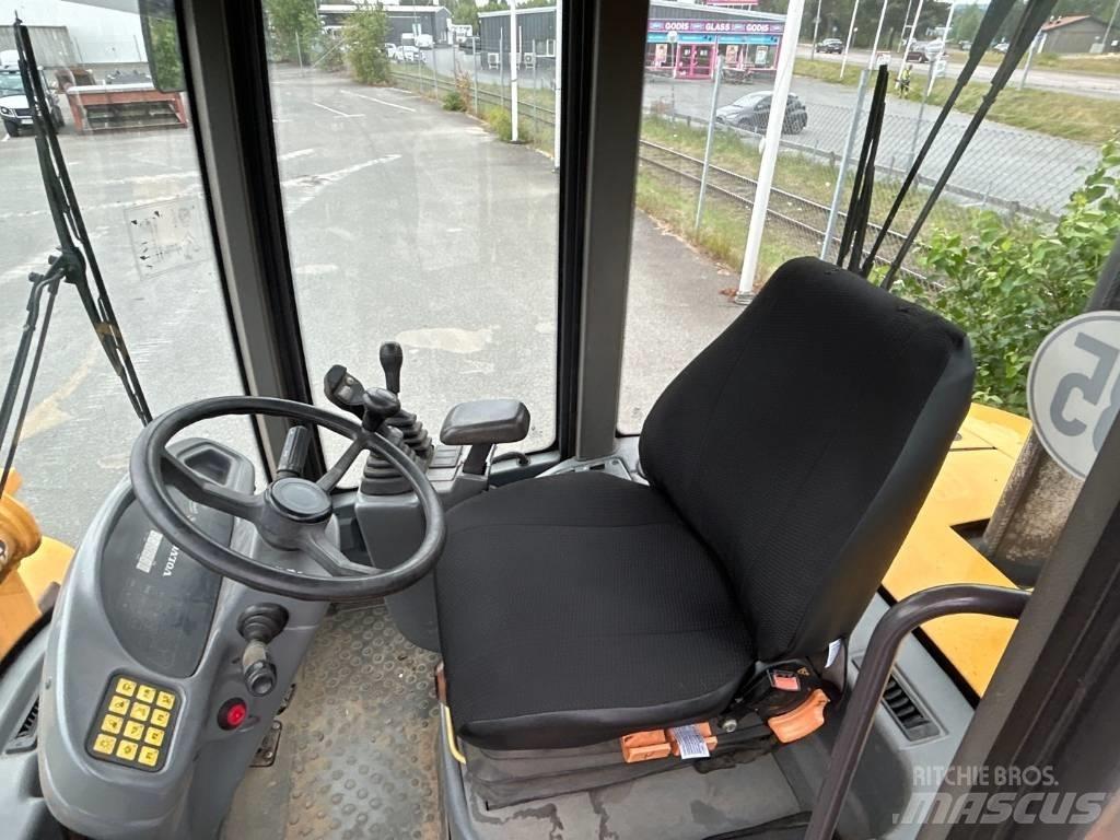 Volvo L 40 B Iekrāvēji uz riteņiem