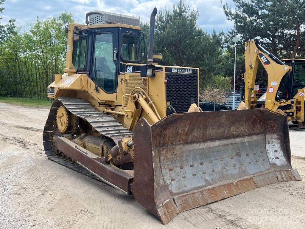 CAT D 6 M Kāpurķēžu buldozeri
