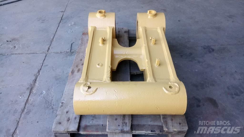 CAT 375 Strēles un kausi