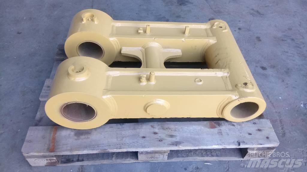 CAT 375 Strēles un kausi
