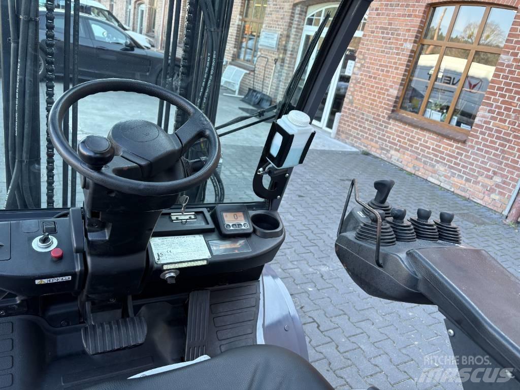 Toyota 06-8FDF30 Tehnika ar dīzeļa dzinēju