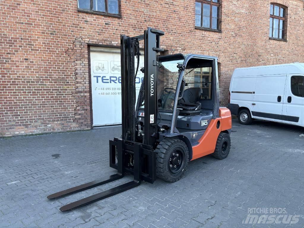 Toyota 06-8FDF30 Tehnika ar dīzeļa dzinēju