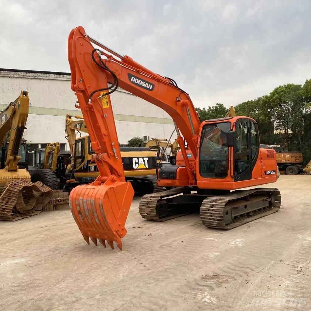 Doosan DX 140 LC Kāpurķēžu ekskavatori