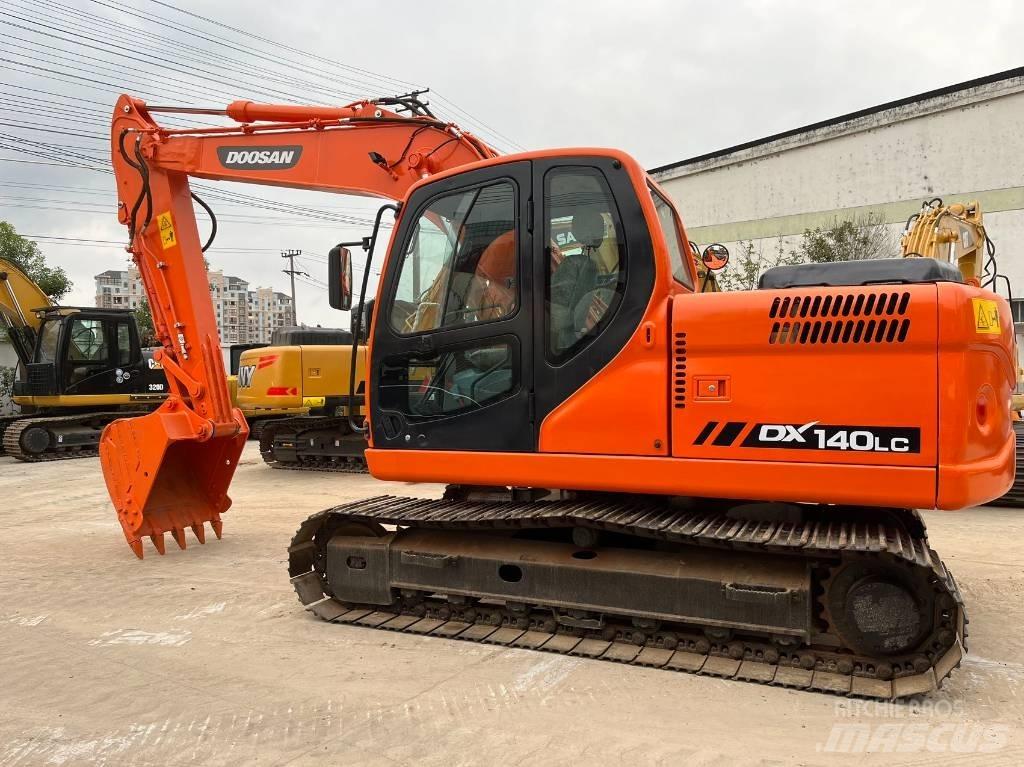 Doosan DX 140 LC Kāpurķēžu ekskavatori