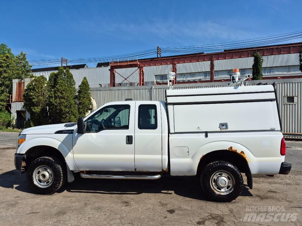 Ford F 250 Vieglais kravas automobilis/izkraušana no sāniem
