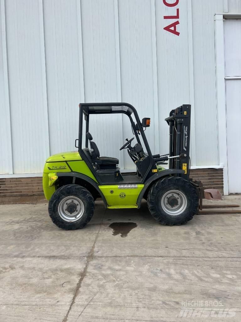 Agrimac TH210 Teleskopiskie manipulatori