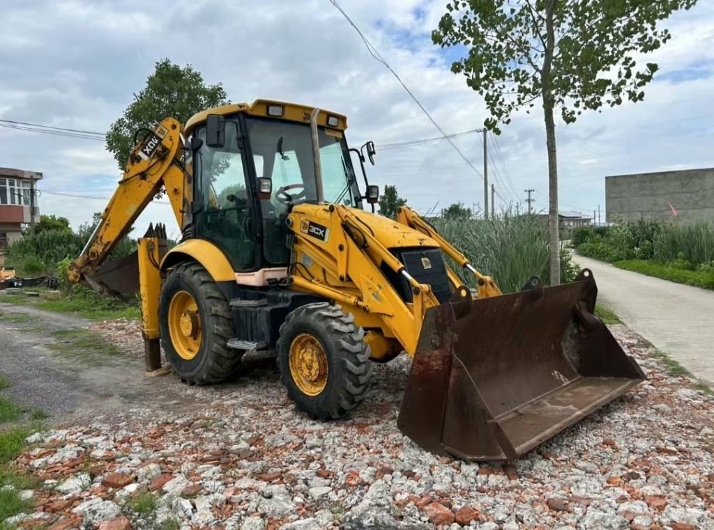 JCB 3 CX Ekskavatori-iekrāvēji