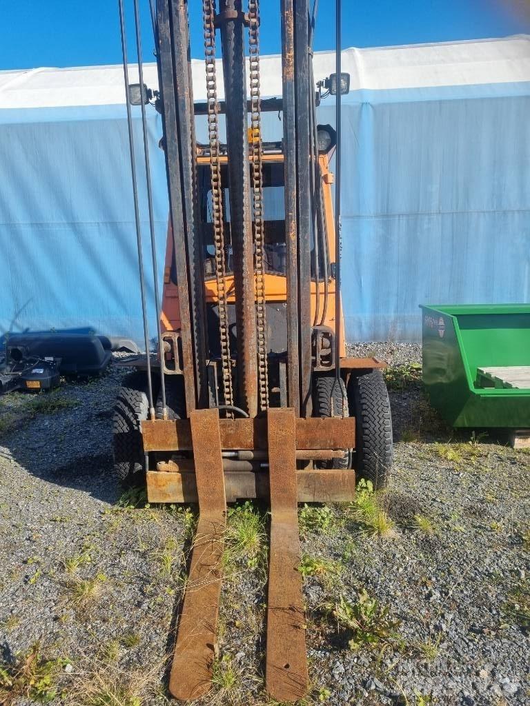 Mitsubishi FD 40 Tehnika ar dīzeļa dzinēju