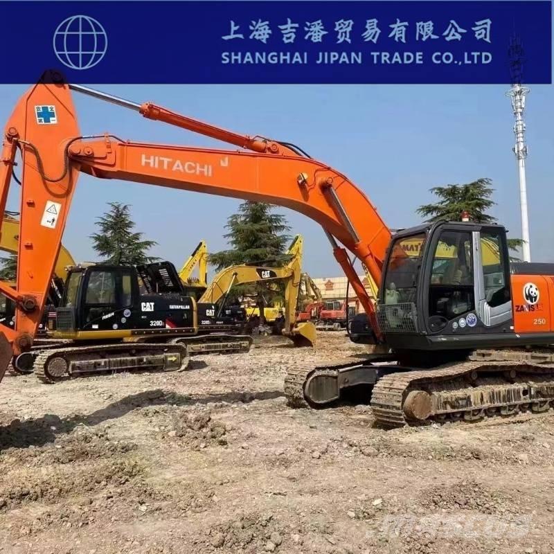 Hitachi ZX 250 Kāpurķēžu ekskavatori