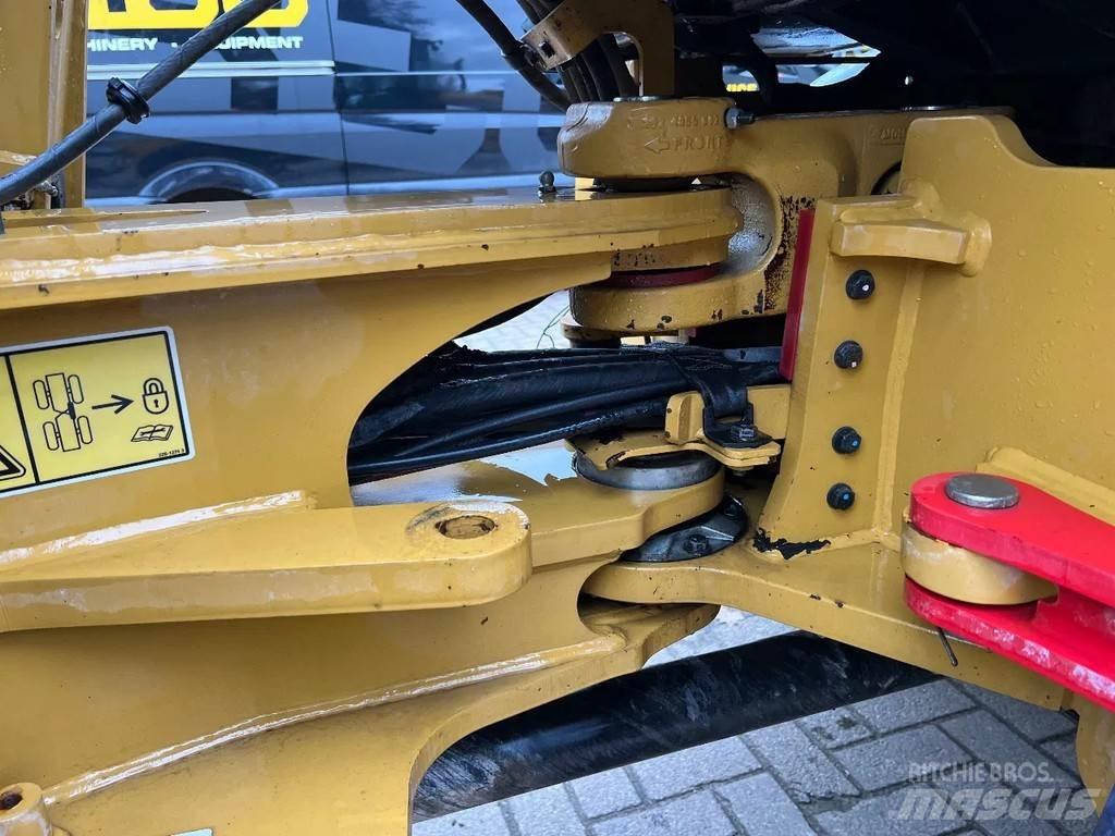 CAT 908M Iekrāvēji uz riteņiem