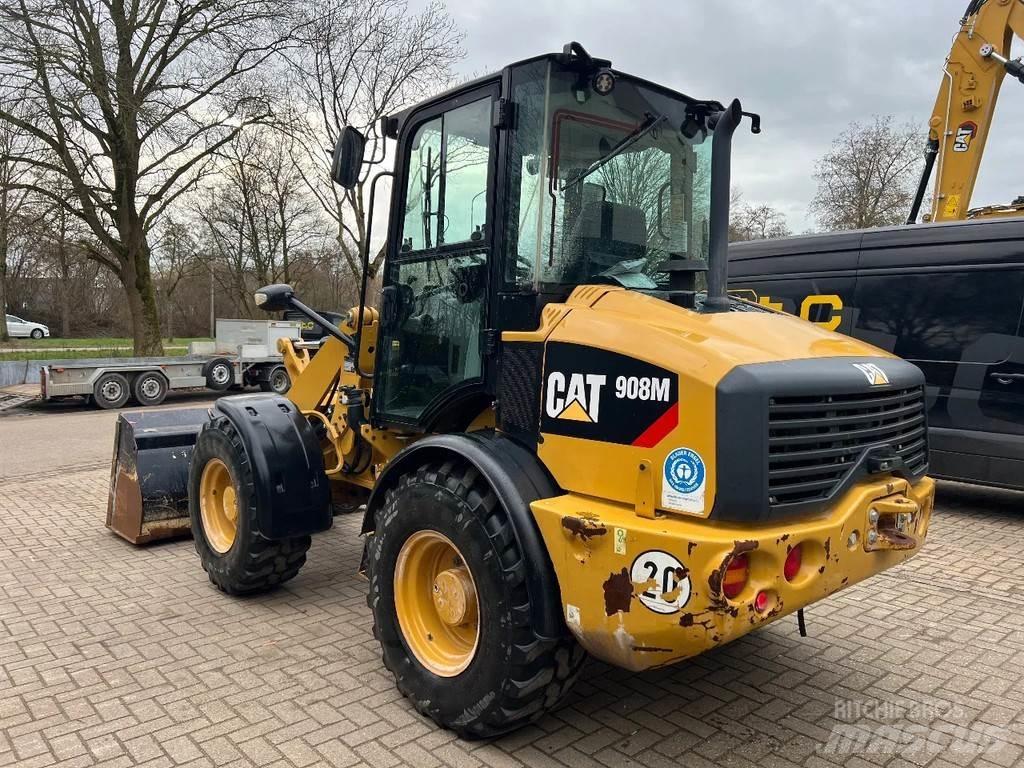 CAT 908M Iekrāvēji uz riteņiem