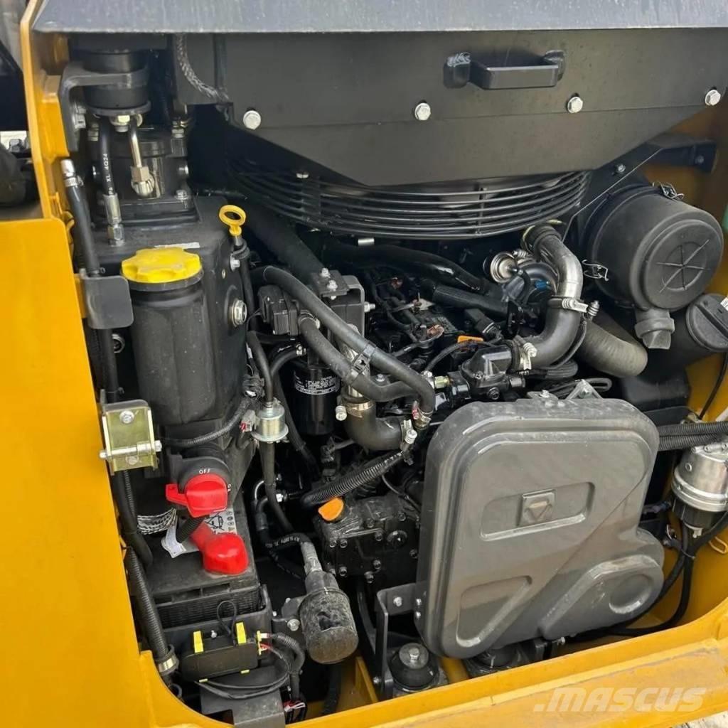 XCMG XC7-TV12 Lietoti riteņu kompaktiekrāvēji