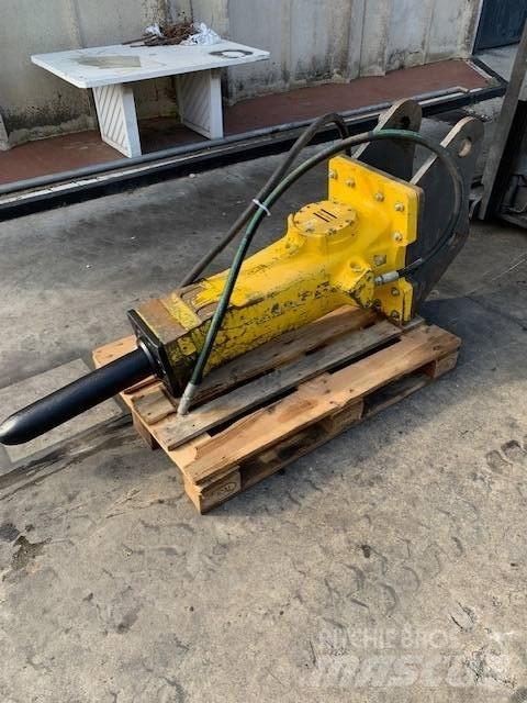 Atlas Copco SB 702 Āmuri/Drupinātāji
