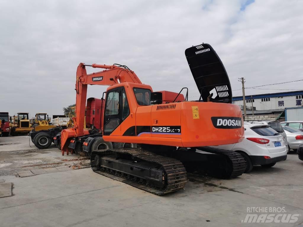 Doosan DH225 Kāpurķēžu ekskavatori