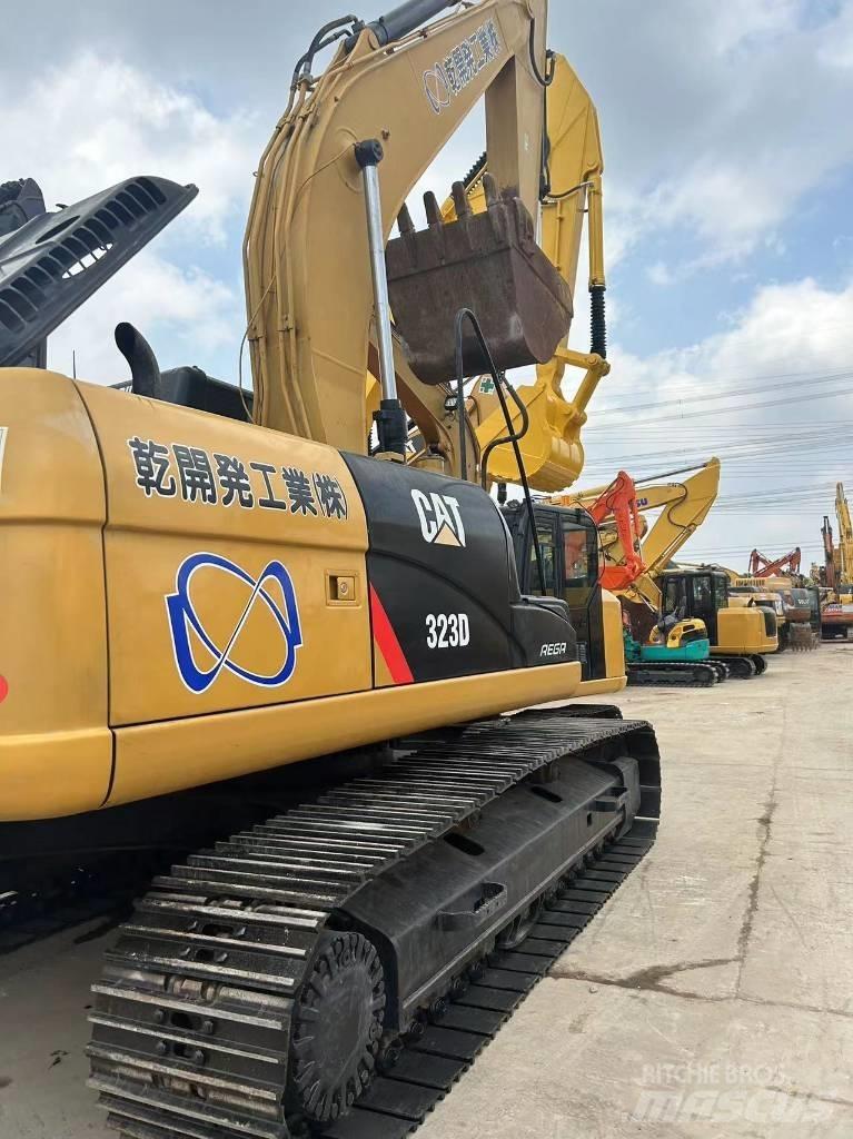 CAT CAT323D Kāpurķēžu ekskavatori