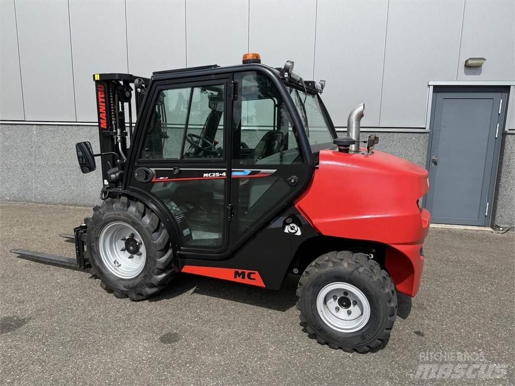 Manitou MC25-4 Apvidus autokrāvējs