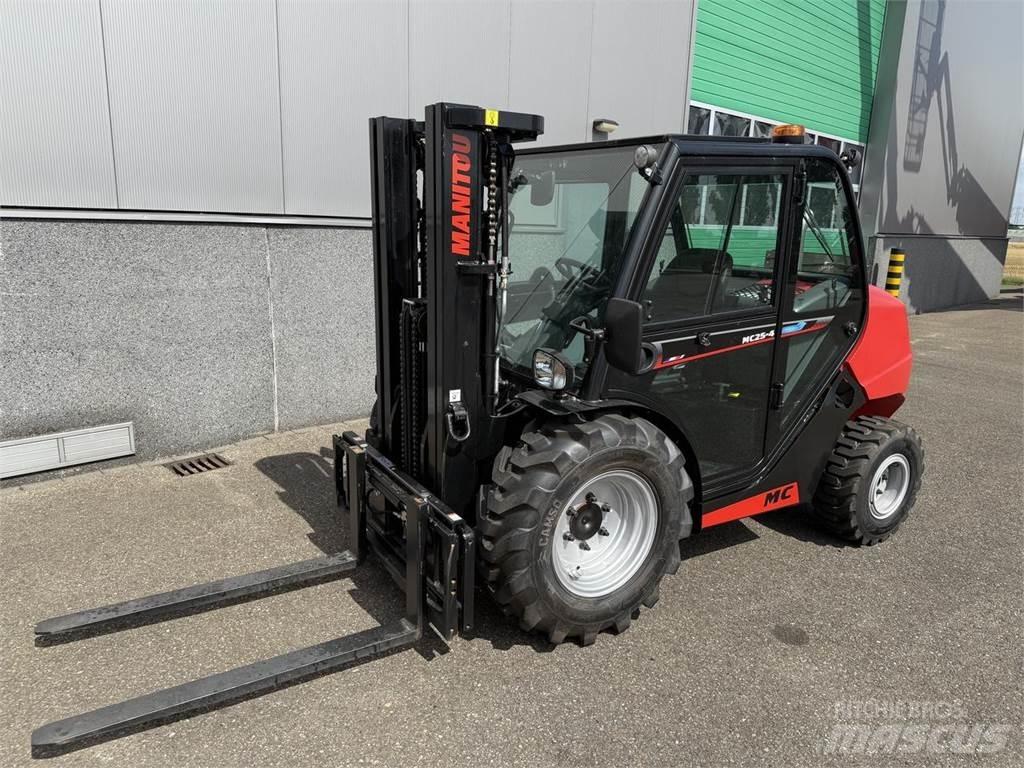 Manitou MC25-4 Apvidus autokrāvējs