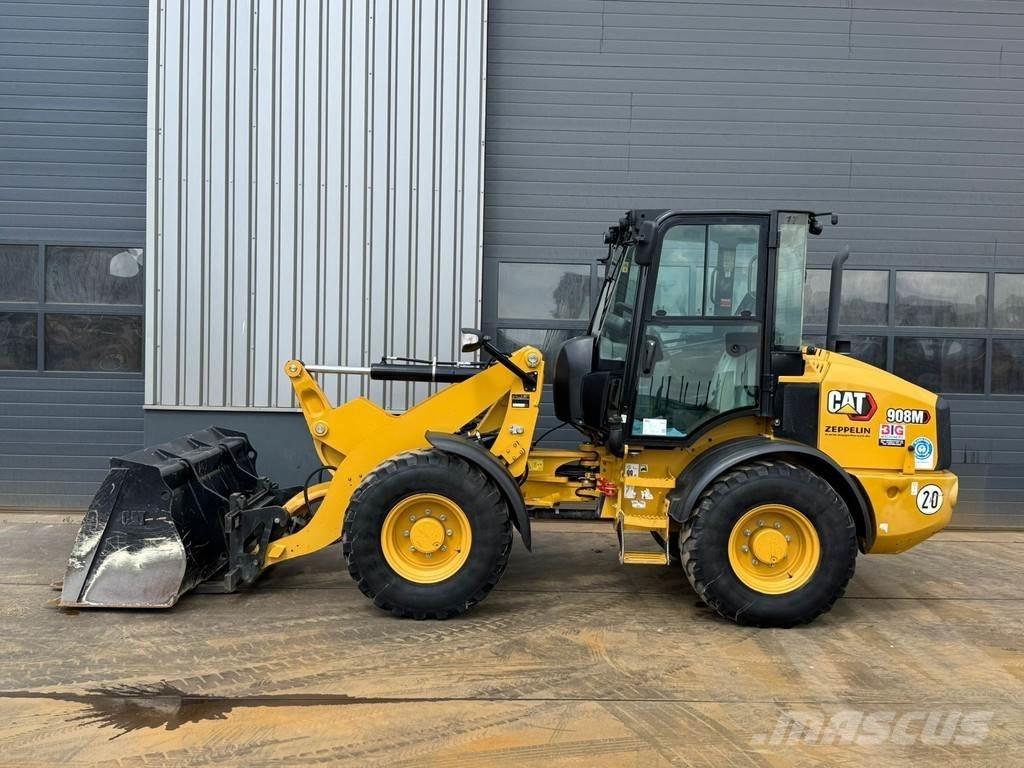 CAT 908M Iekrāvēji uz riteņiem