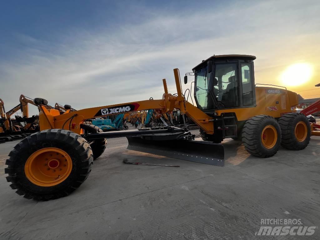 XCMG GR 2153 Riteņu buldozeri