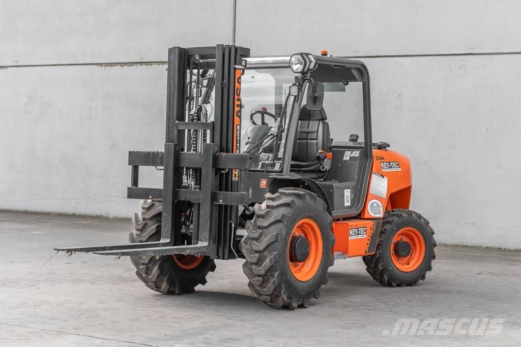 Ausa C 251 H x4 Tehnika ar dīzeļa dzinēju
