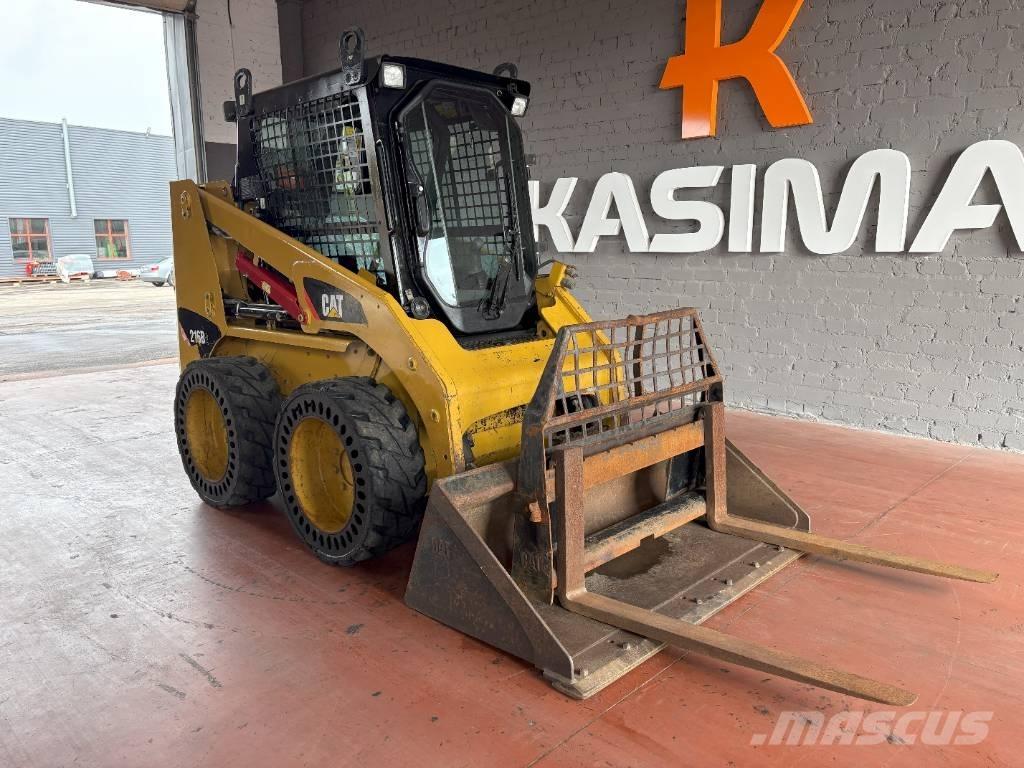 CAT 216 B Lietoti riteņu kompaktiekrāvēji