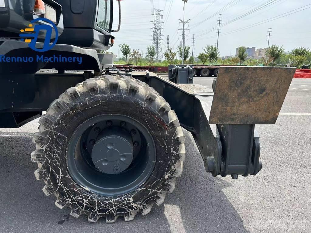 Hyundai 210W-9 Ekskavatori uz riteņiem