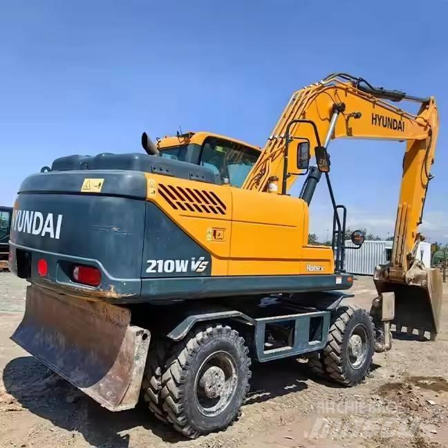 Hyundai 210WVS Ekskavatori uz riteņiem