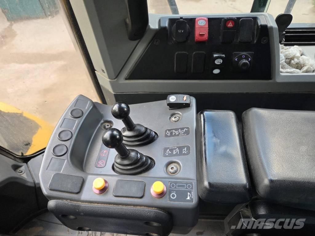 CAT 962 M Iekrāvēji uz riteņiem