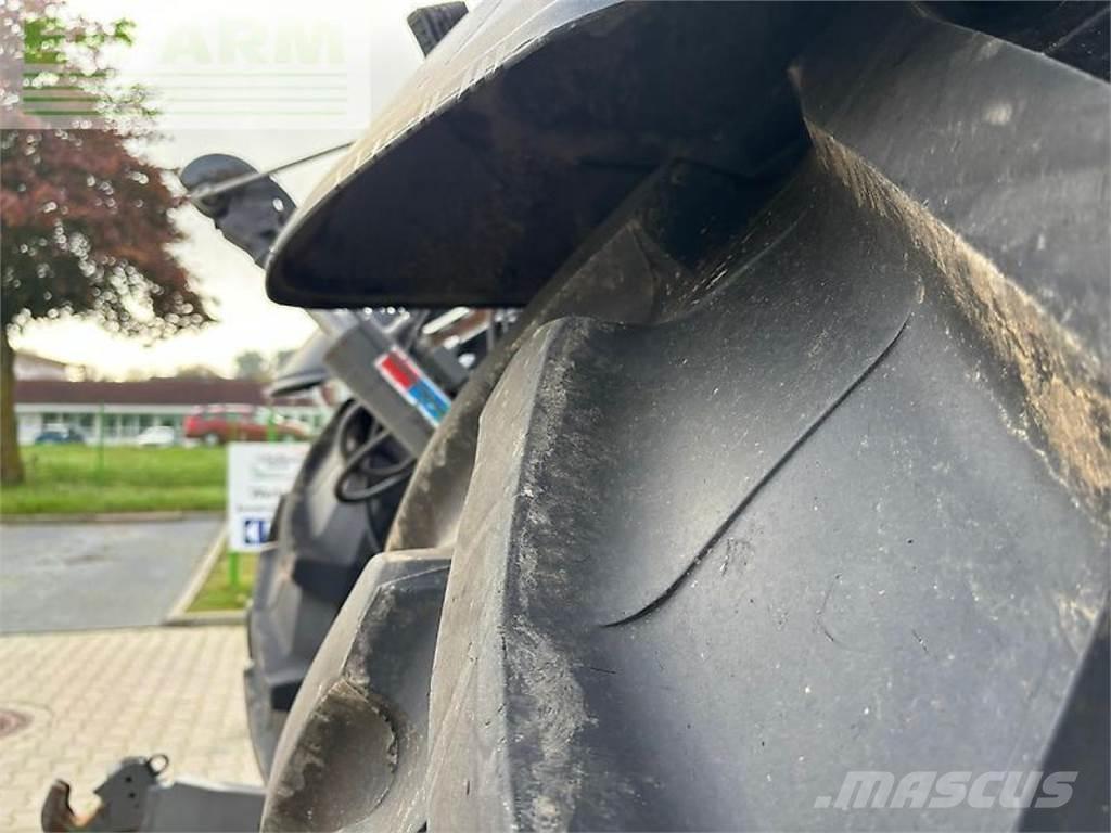 Valtra q265 Traktori