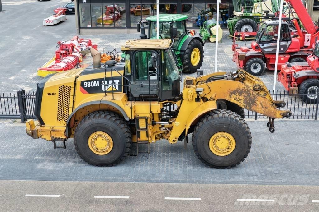 CAT 980M shovel + Bak Iekrāvēji uz riteņiem