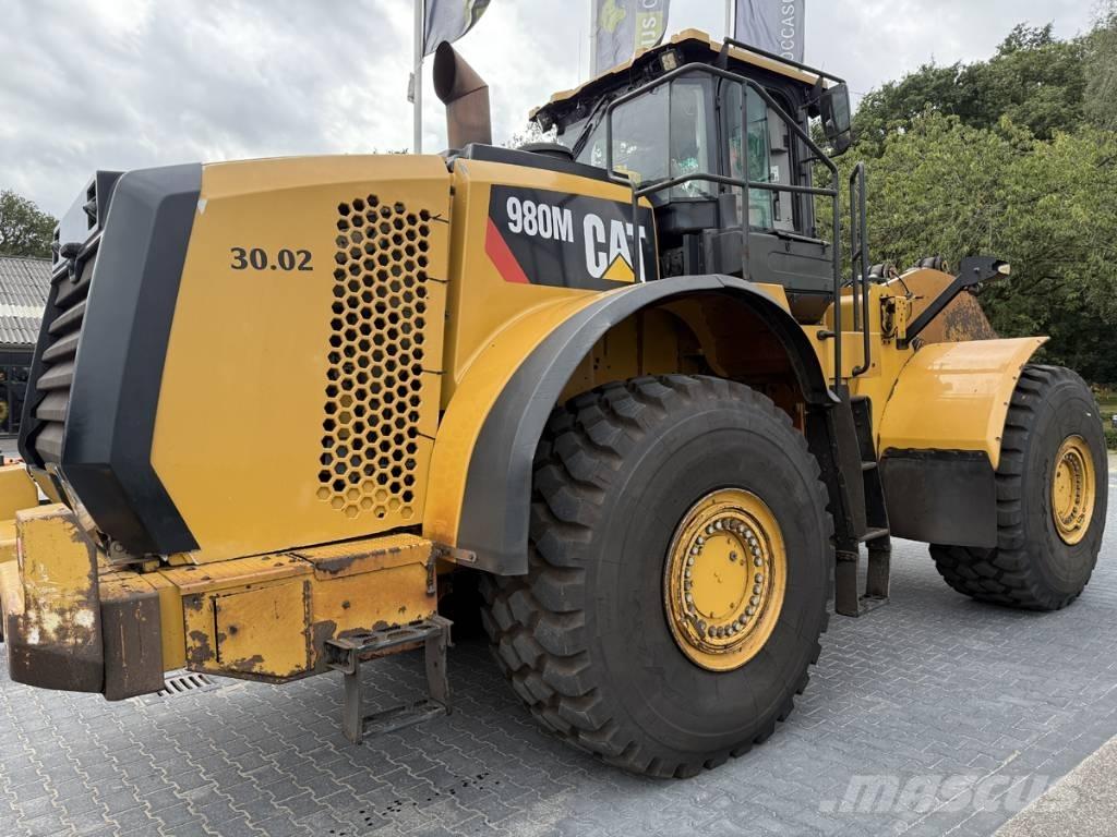 CAT 980M shovel + Bak Iekrāvēji uz riteņiem