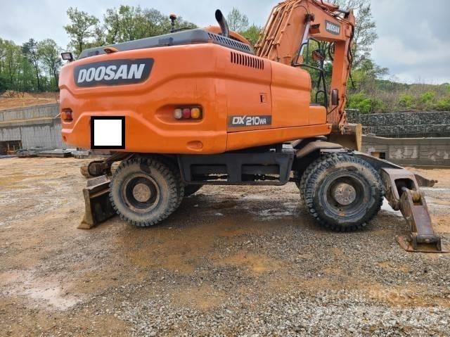 Doosan DX 210 W Ekskavatori uz riteņiem